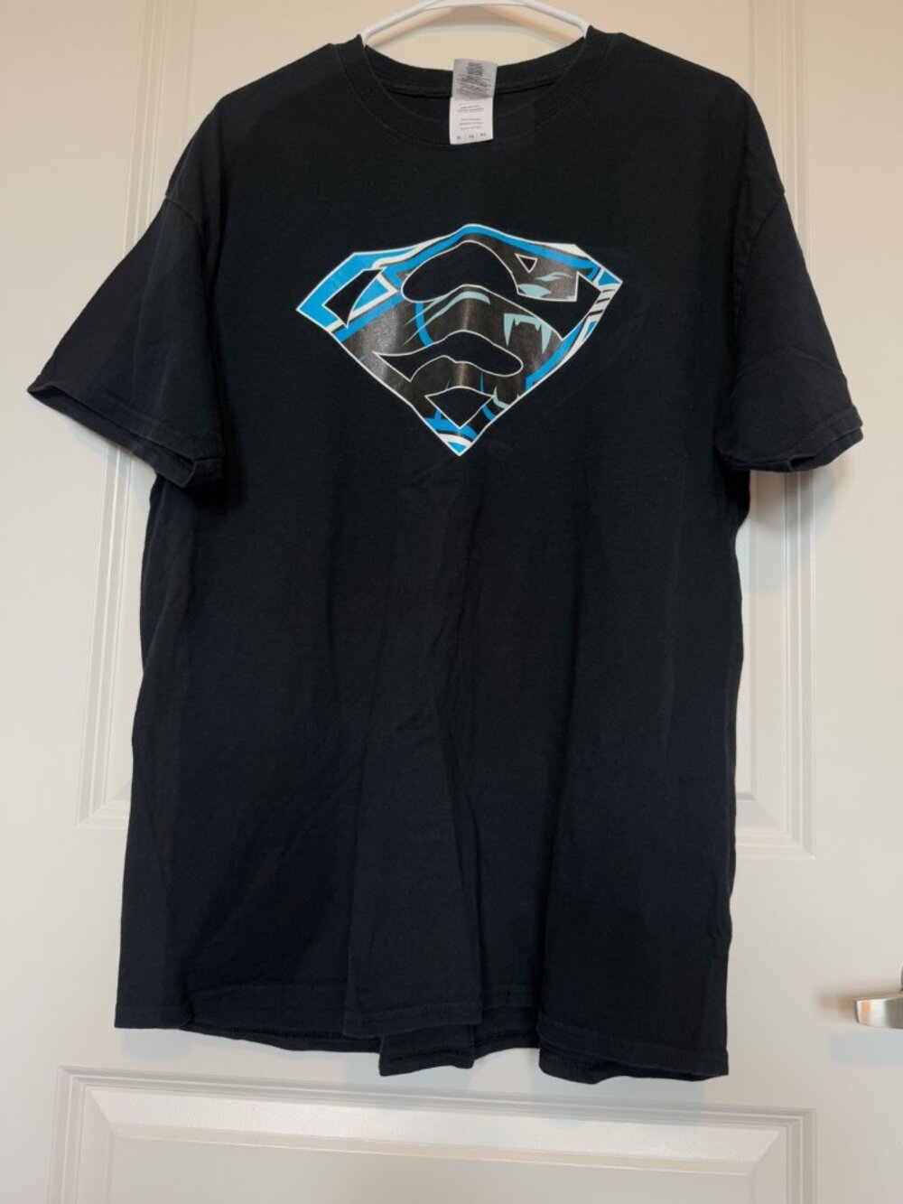Carolina Panthers Superman Black T-Shirt Gildan Ultra Cotton Size XL NFL